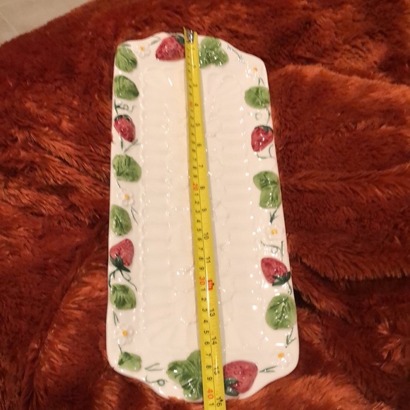 🍓🍃Stunning hand painted ceramic serving piece🌼 - Picture 9 of 12